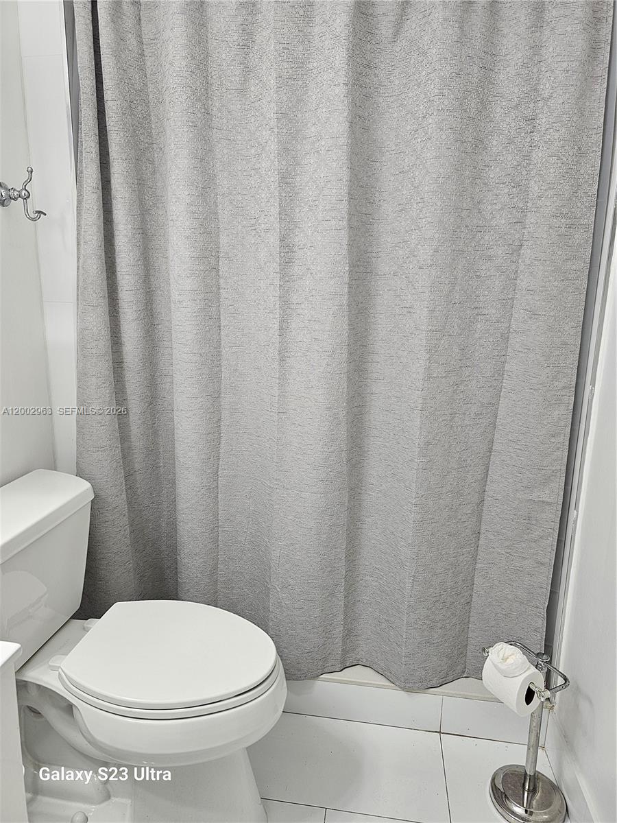 BISCAYA IV CONDO - Residential Lease