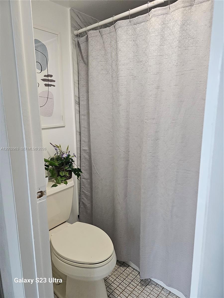 BISCAYA IV CONDO - Residential Lease