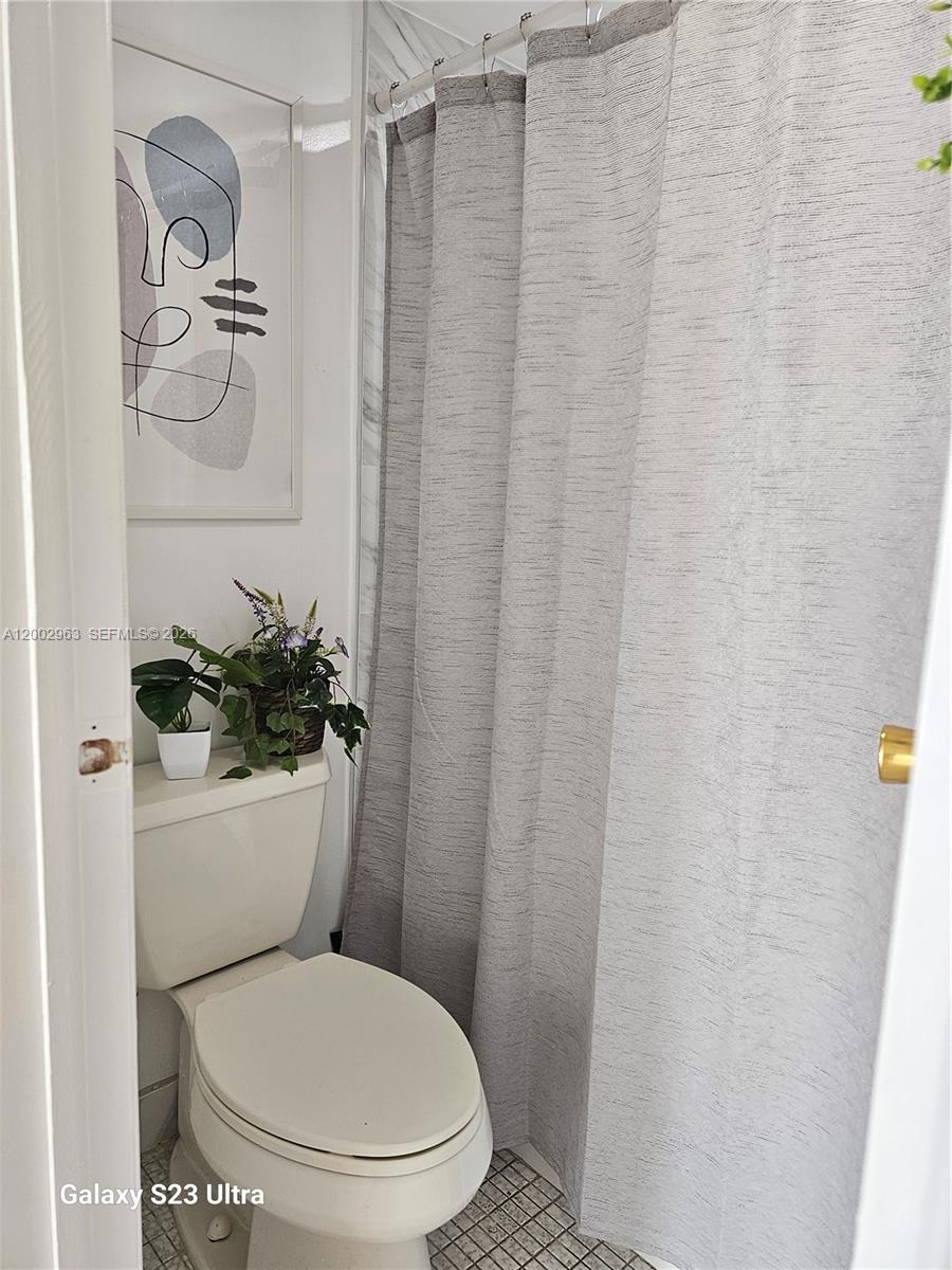 BISCAYA IV CONDO - Residential Lease