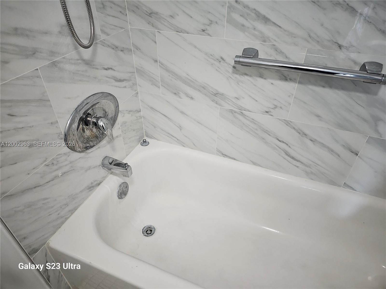 BISCAYA IV CONDO - Residential Lease