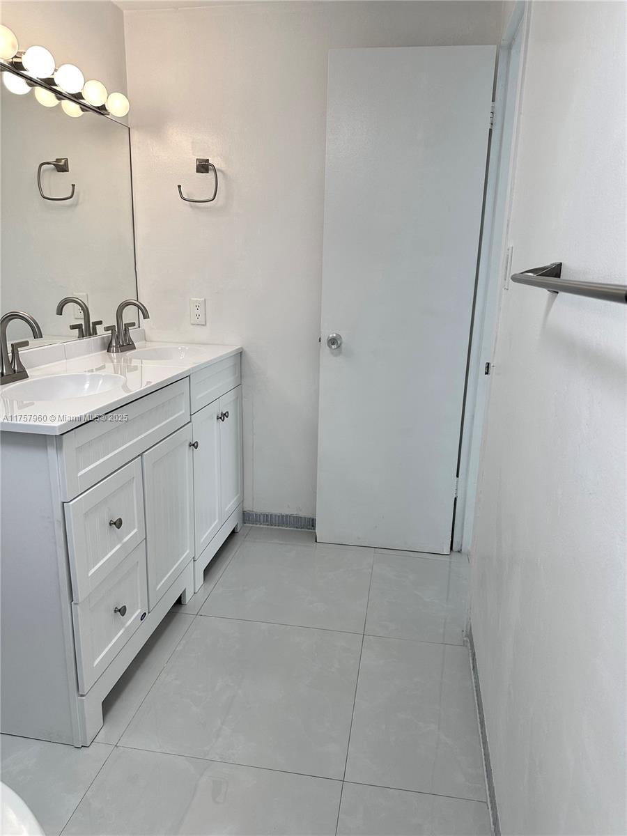 BAY PARK TOWERS CONDO - Residential Lease