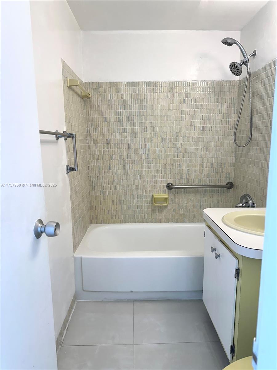 BAY PARK TOWERS CONDO - Residential Lease