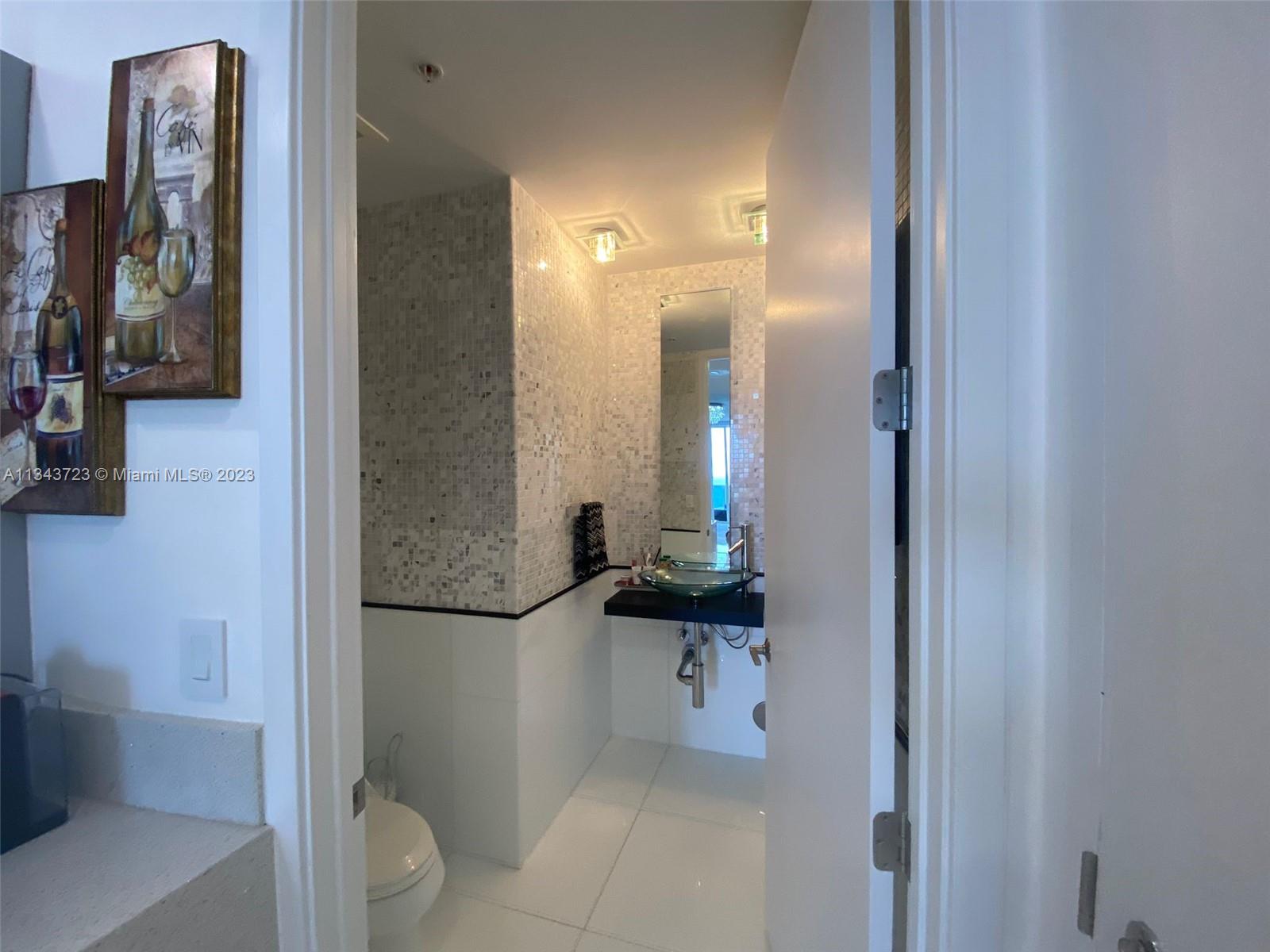 TRUMP ROYALE CONDO - Residential Lease