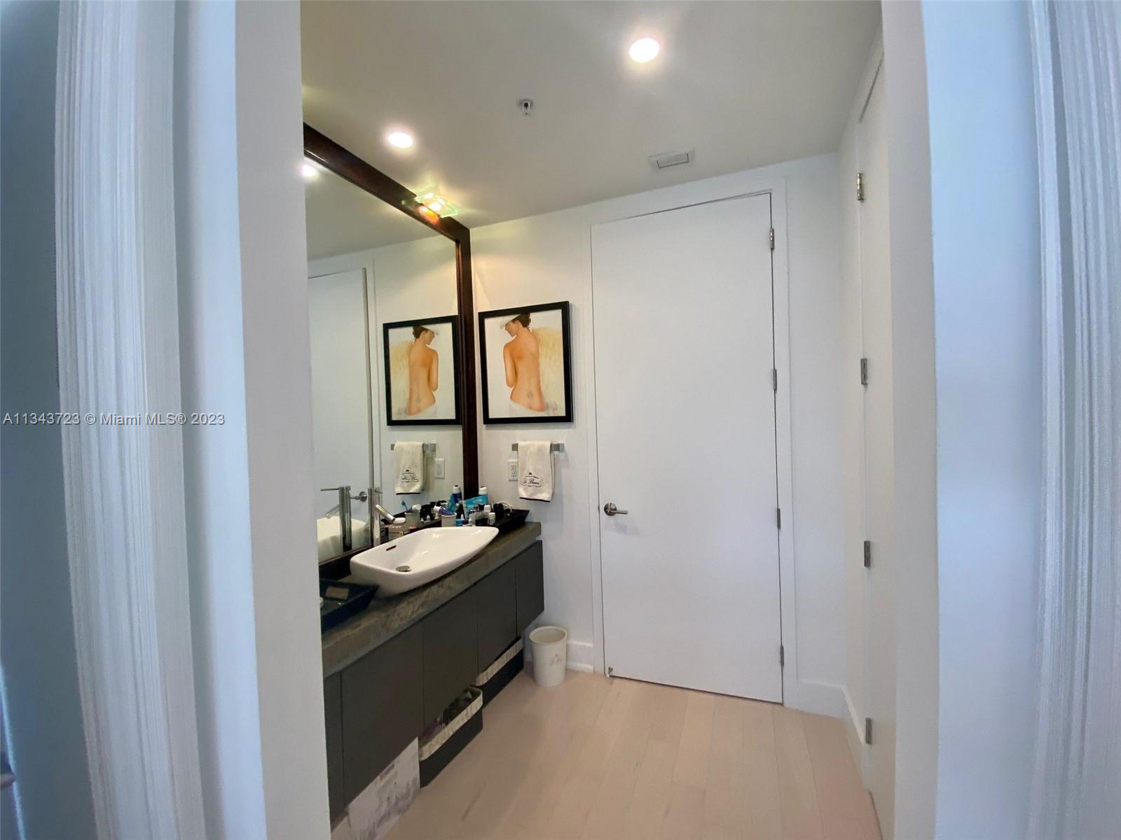 TRUMP ROYALE CONDO - Residential Lease