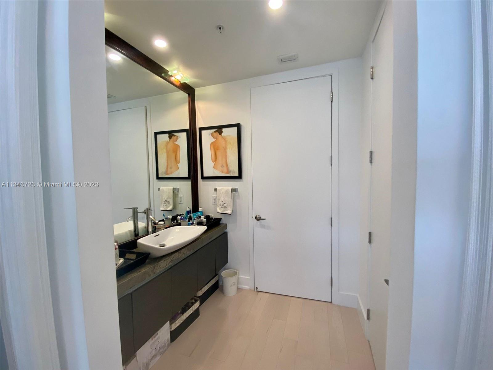 TRUMP ROYALE CONDO - Residential Lease