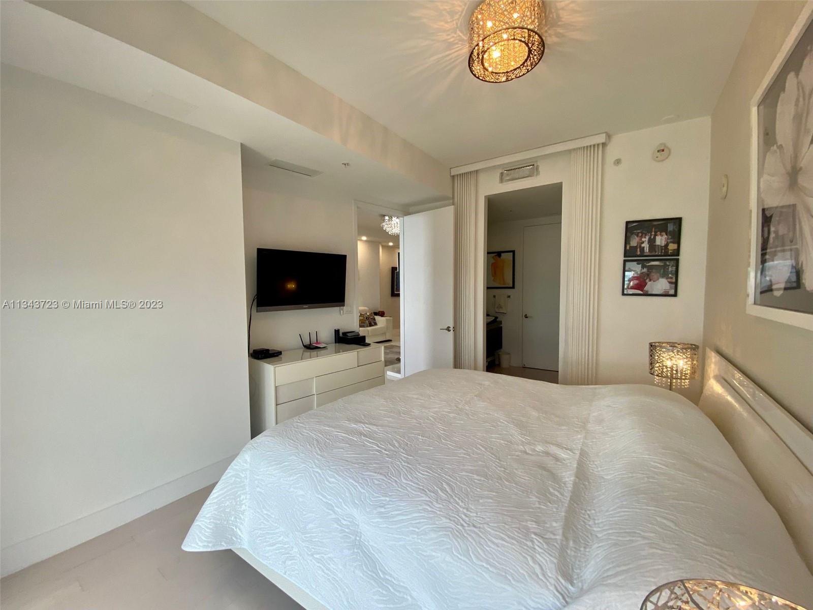 TRUMP ROYALE CONDO - Residential Lease