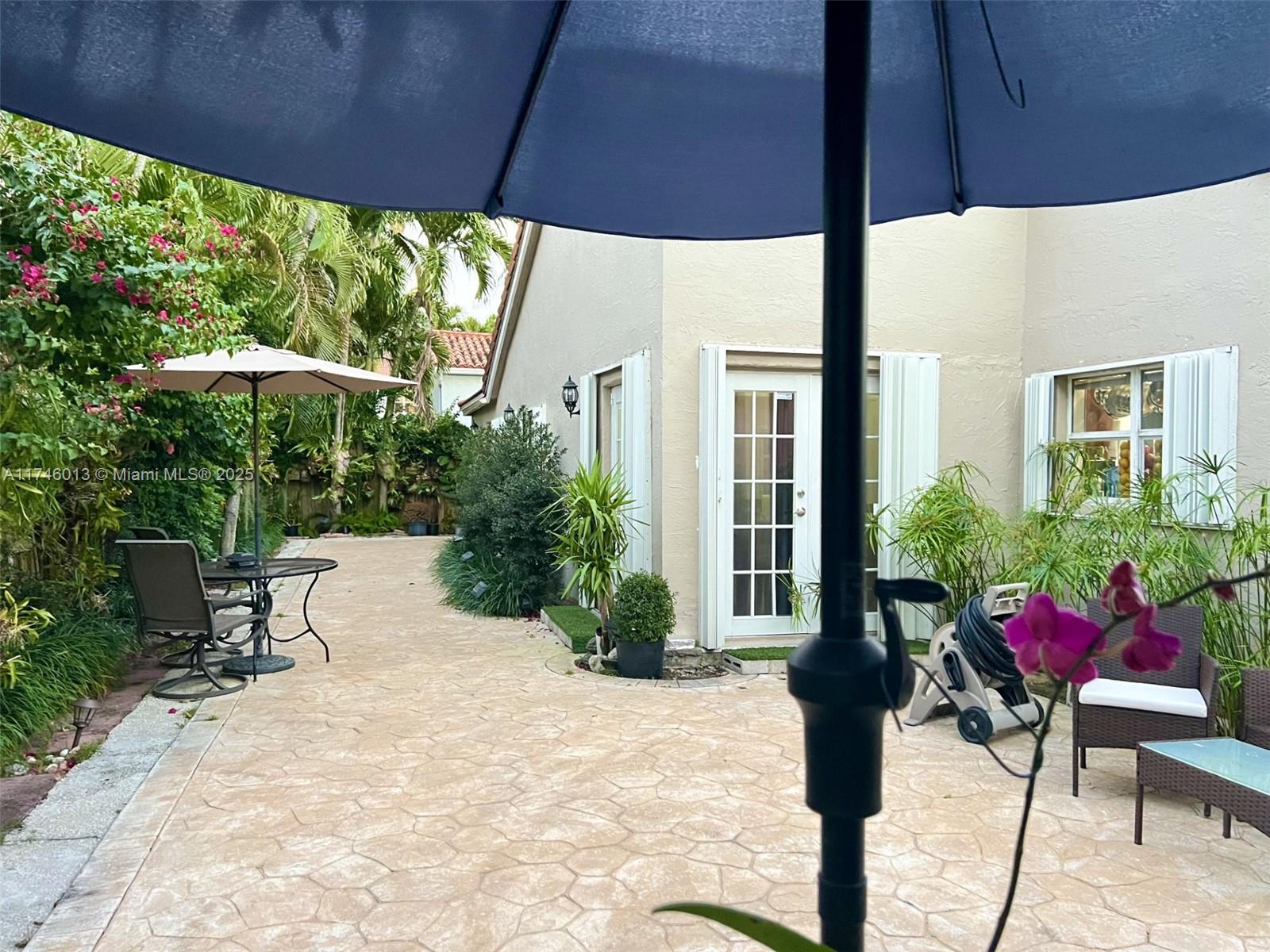 LAS CASAS AT KENDALL - Residential