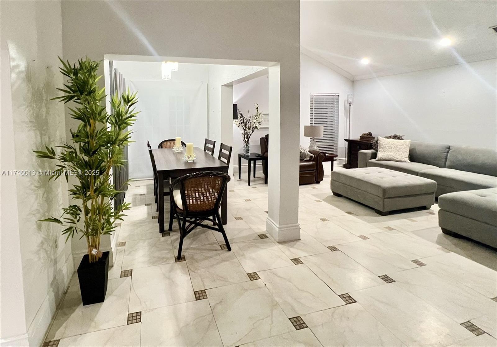 LAS CASAS AT KENDALL - Residential