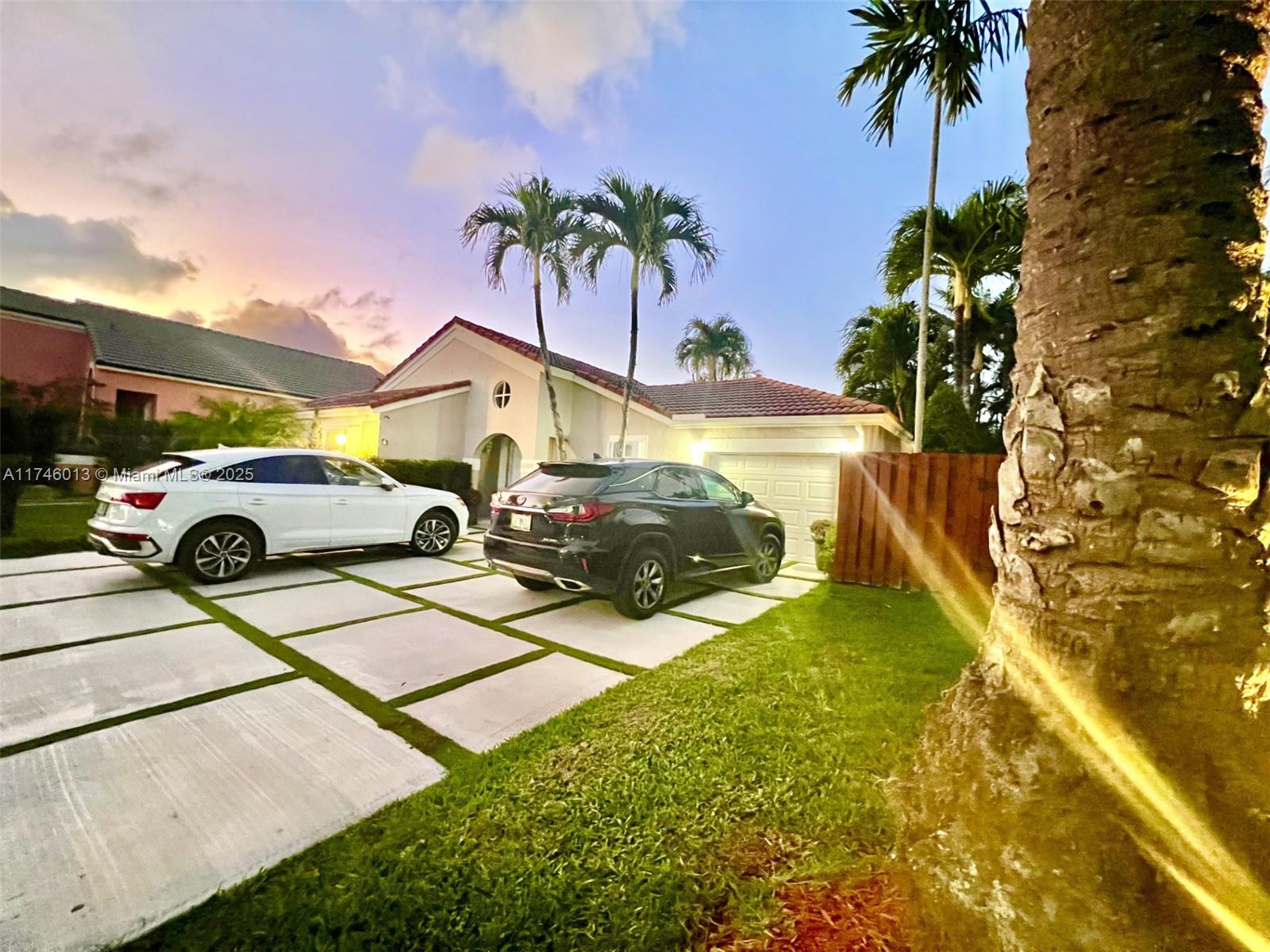 LAS CASAS AT KENDALL - Residential