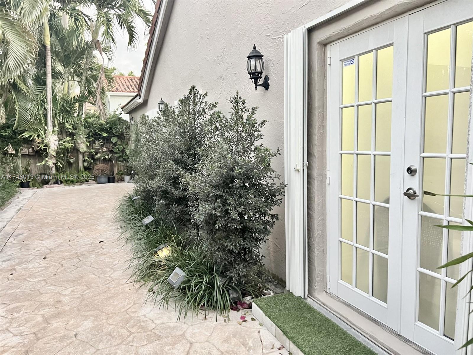 LAS CASAS AT KENDALL - Residential