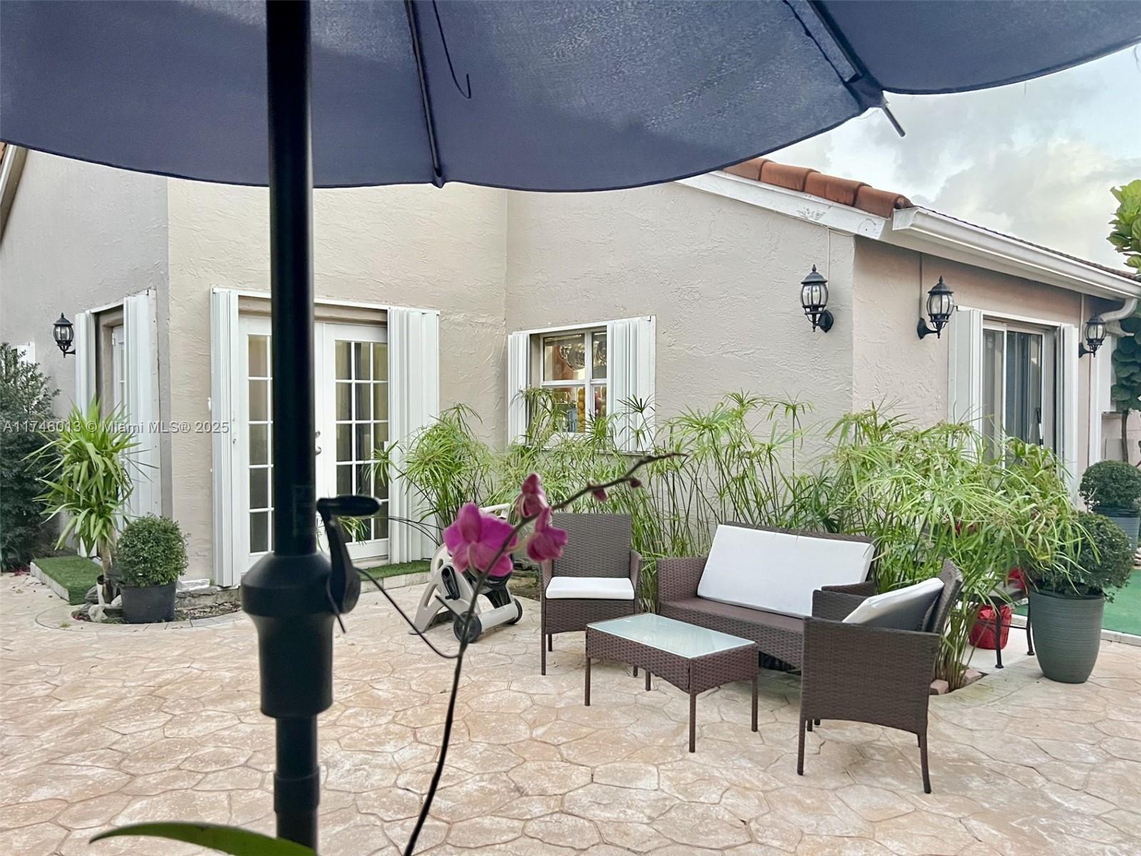 LAS CASAS AT KENDALL - Residential