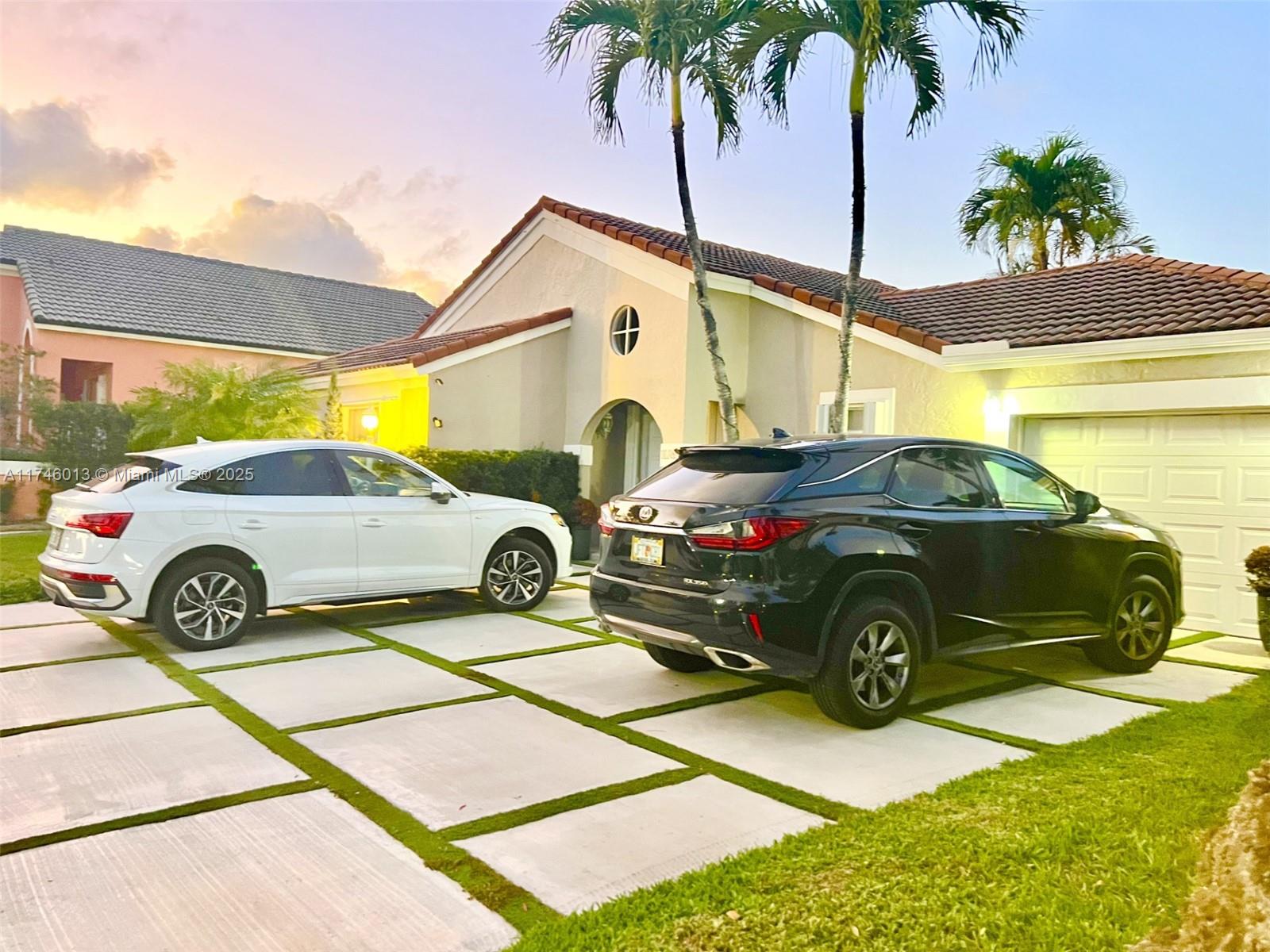 LAS CASAS AT KENDALL - Residential