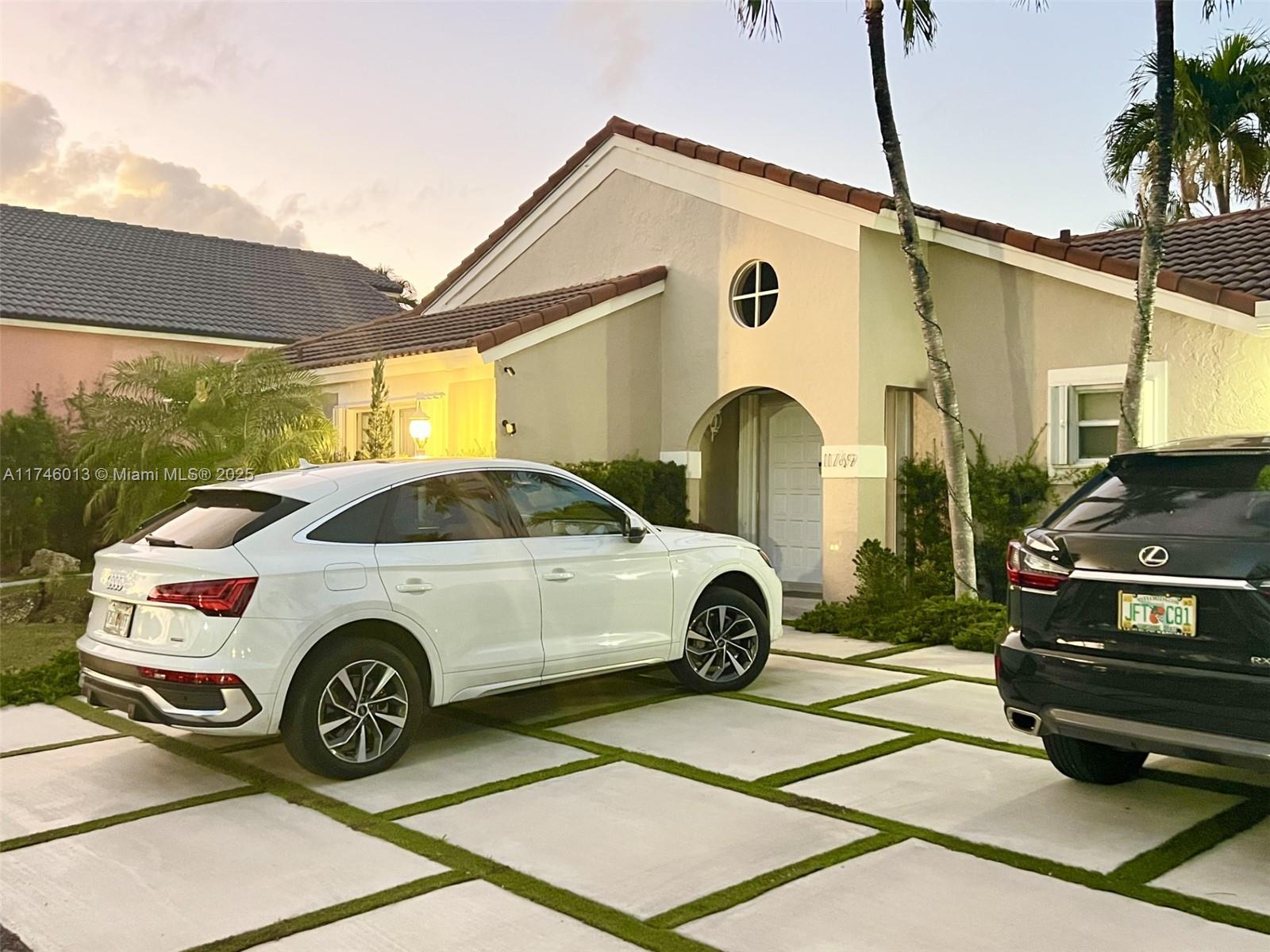 LAS CASAS AT KENDALL - Residential