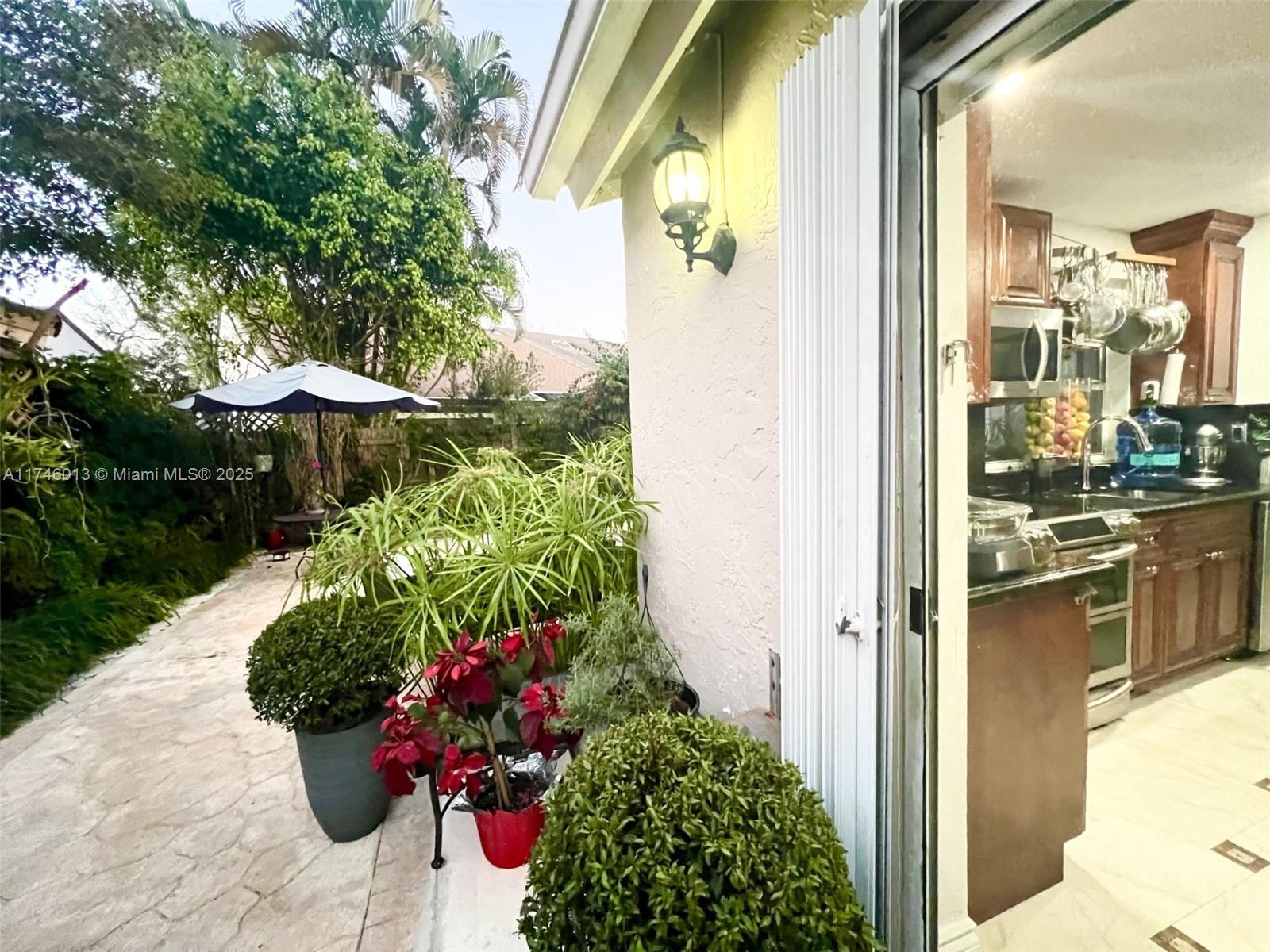 LAS CASAS AT KENDALL - Residential