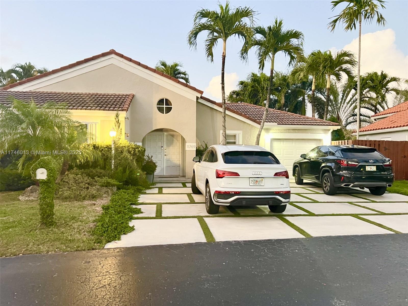 LAS CASAS AT KENDALL - Residential