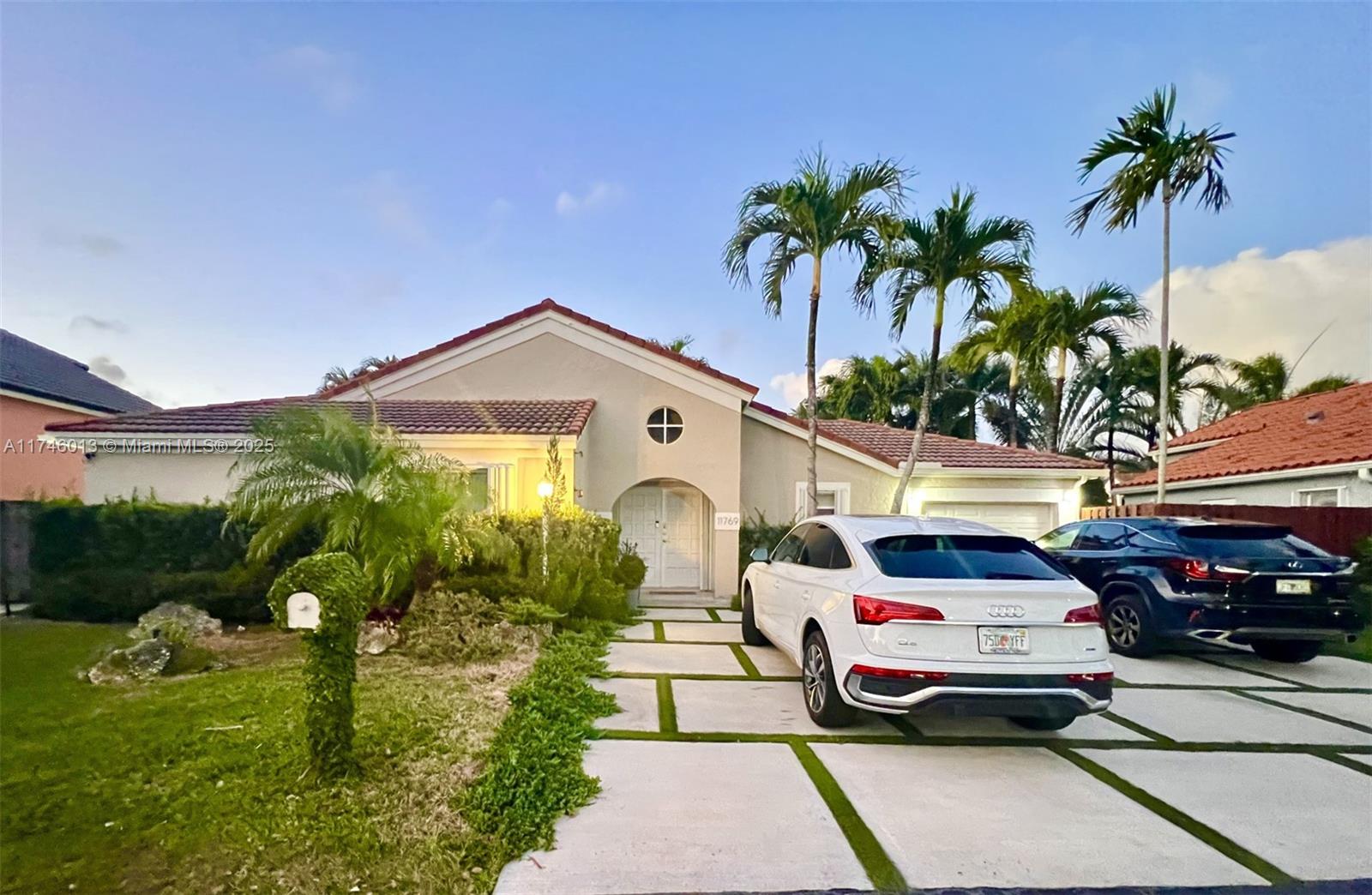 LAS CASAS AT KENDALL - Residential