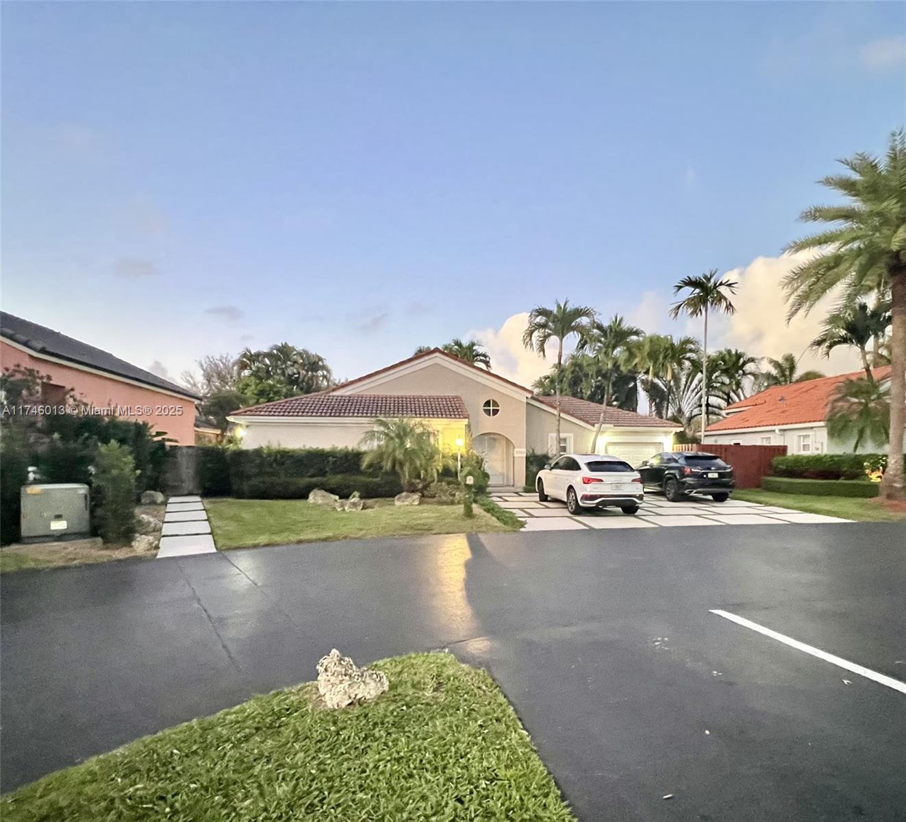 LAS CASAS AT KENDALL - Residential