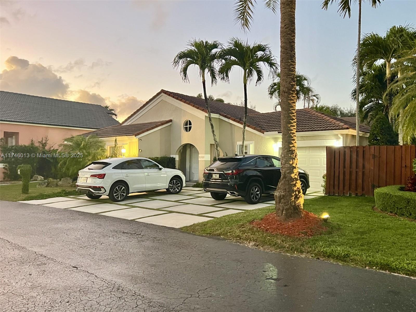 LAS CASAS AT KENDALL - Residential