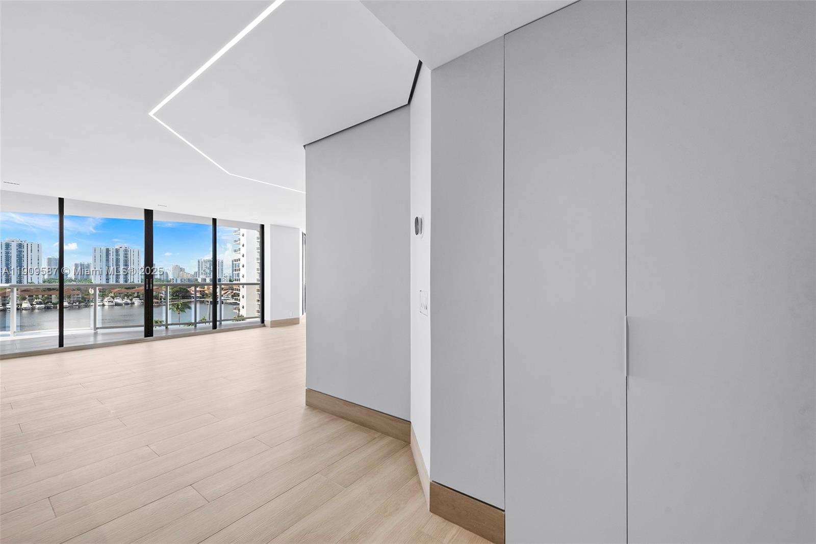 HARBORSIDE AT THE WATERWA - Residential