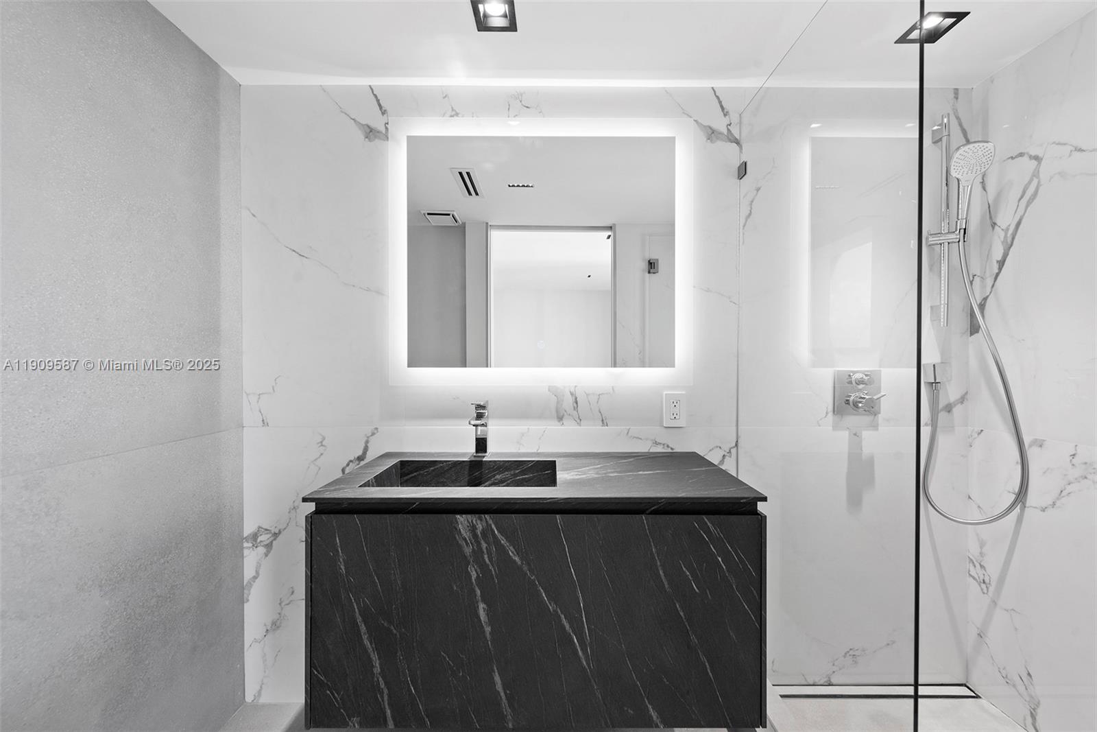 HARBORSIDE AT THE WATERWA - Residential