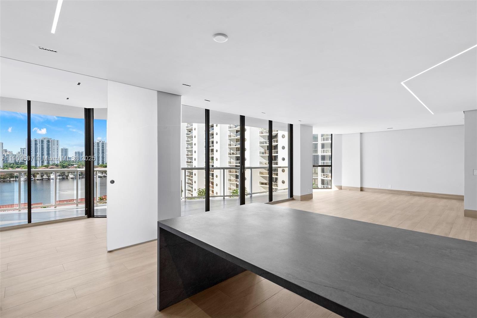 HARBORSIDE AT THE WATERWA - Residential