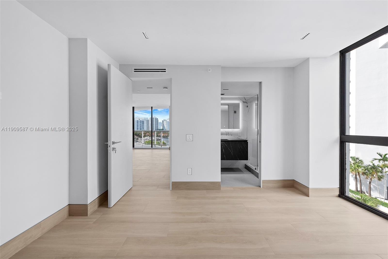 HARBORSIDE AT THE WATERWA - Residential