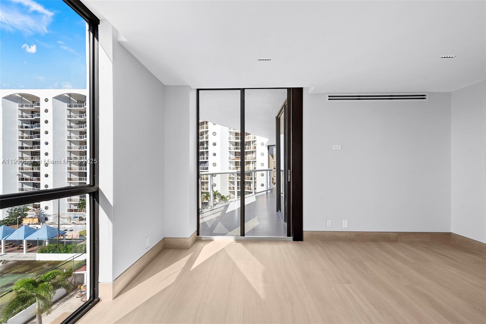 HARBORSIDE AT THE WATERWA - Residential