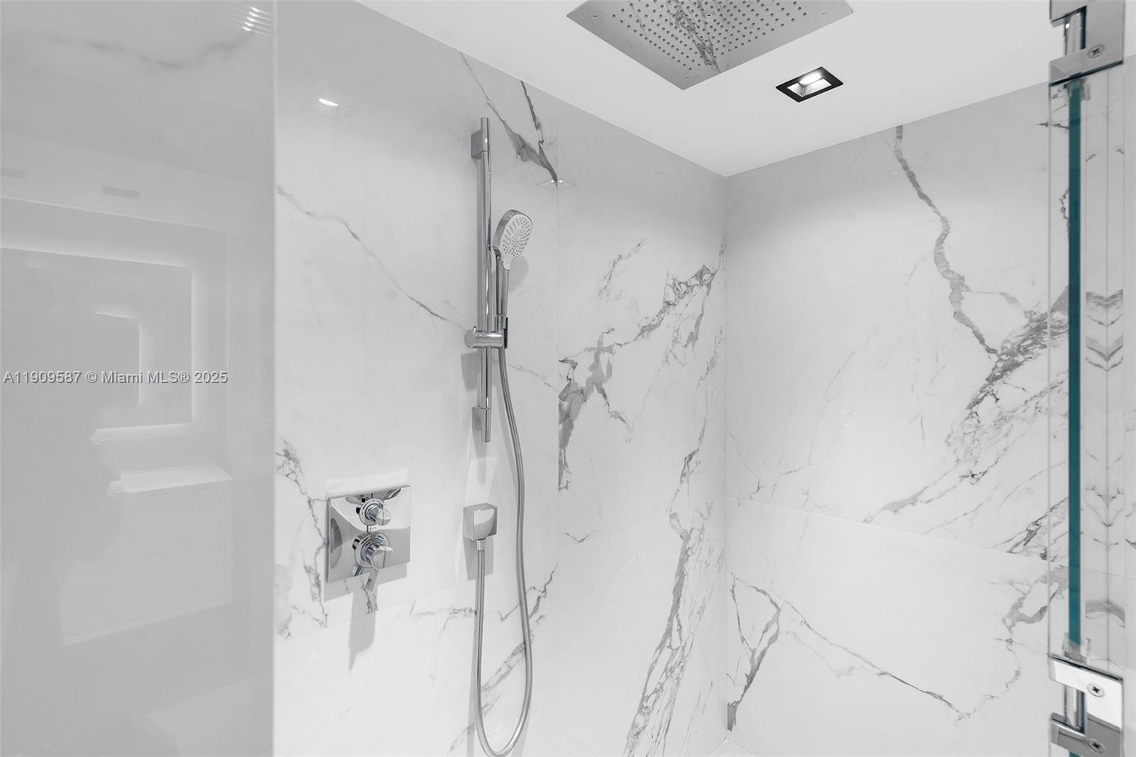 HARBORSIDE AT THE WATERWA - Residential