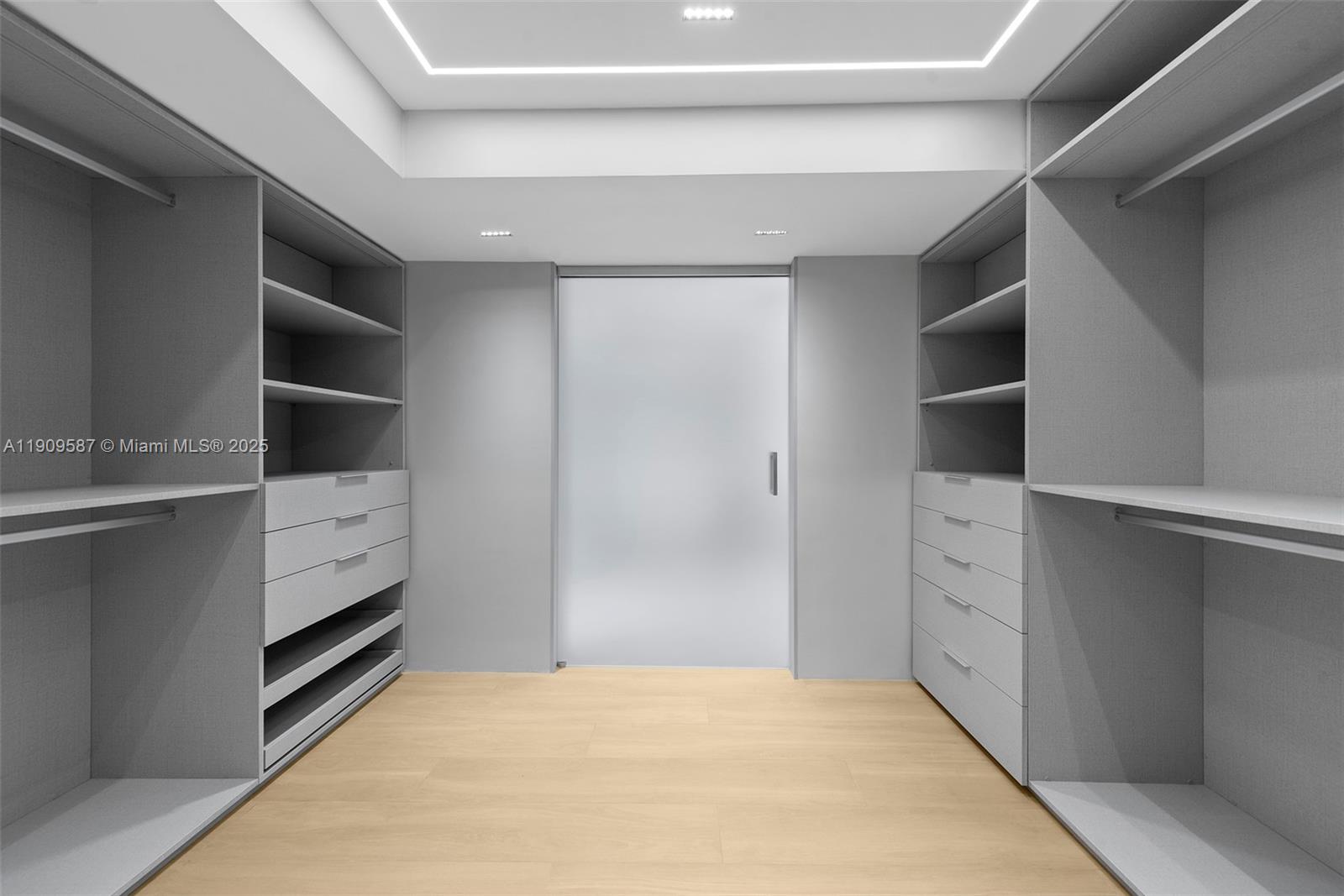 HARBORSIDE AT THE WATERWA - Residential