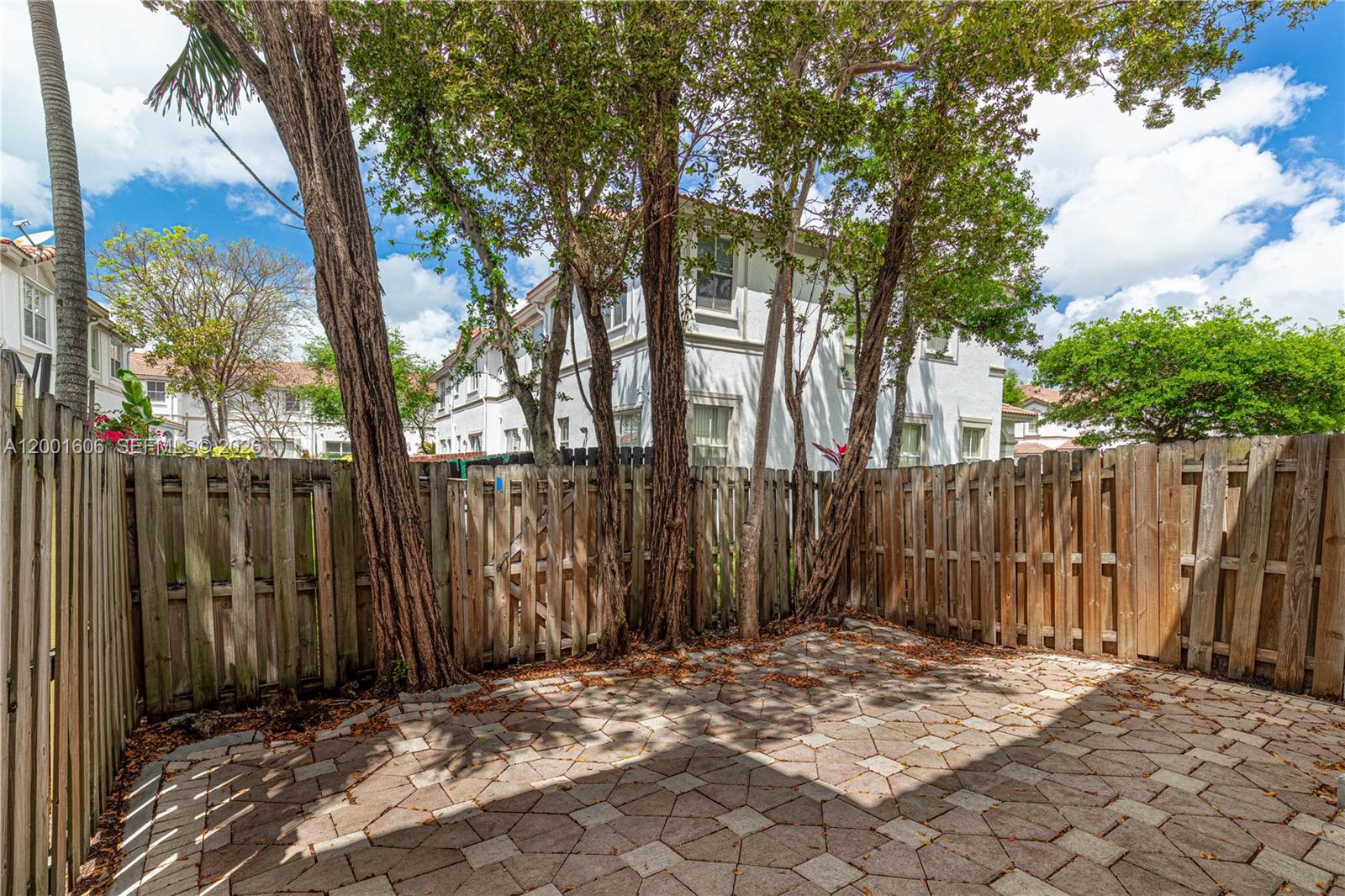 ISLANDS AT DORAL 1ST ADDN - Residential