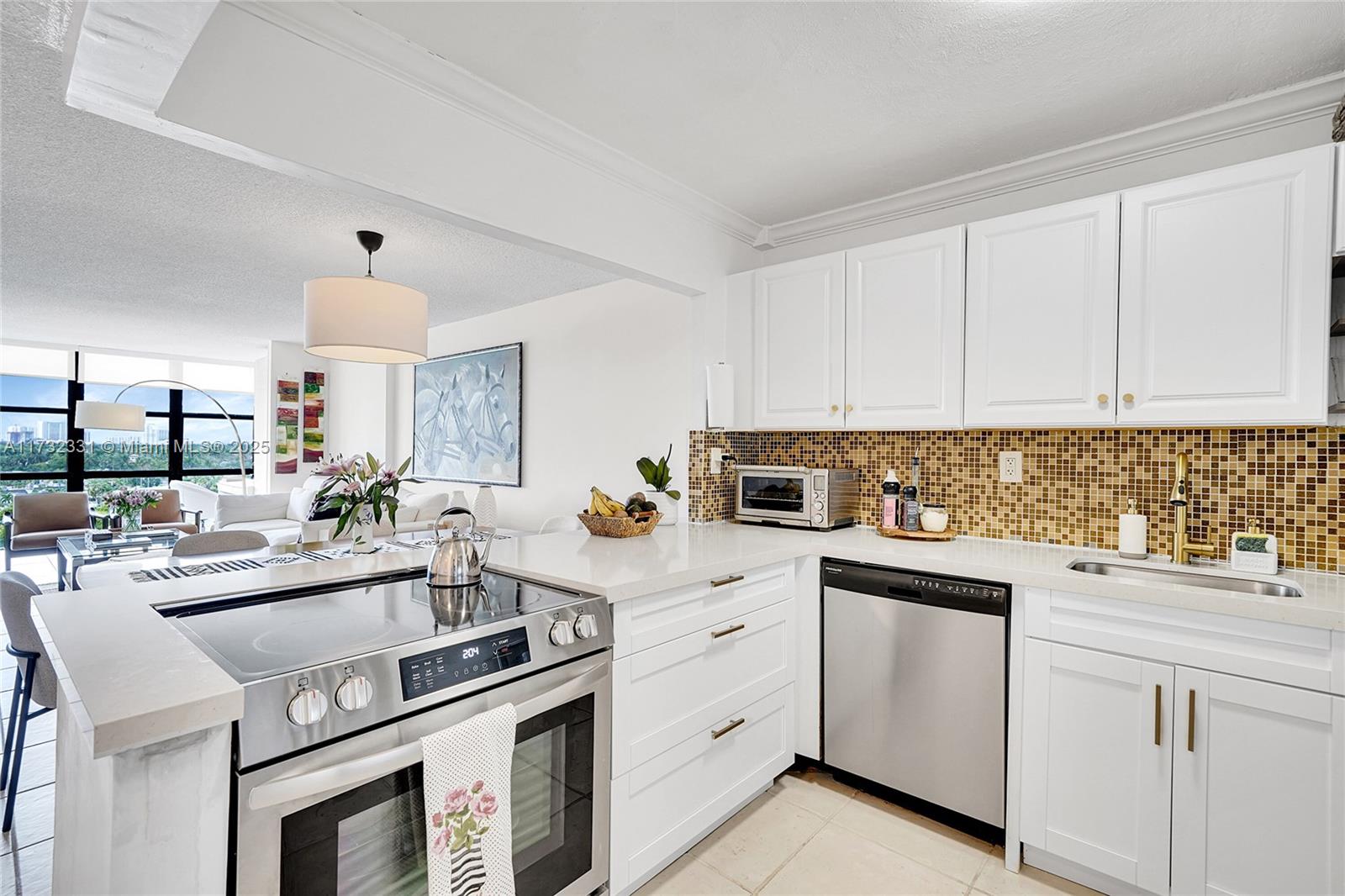 Rental Property at 800 Parkview Dr 827, Hallandale Beach, Broward County, Florida - Bedrooms: 1 
Bathrooms: 2  - $2,100 MO.