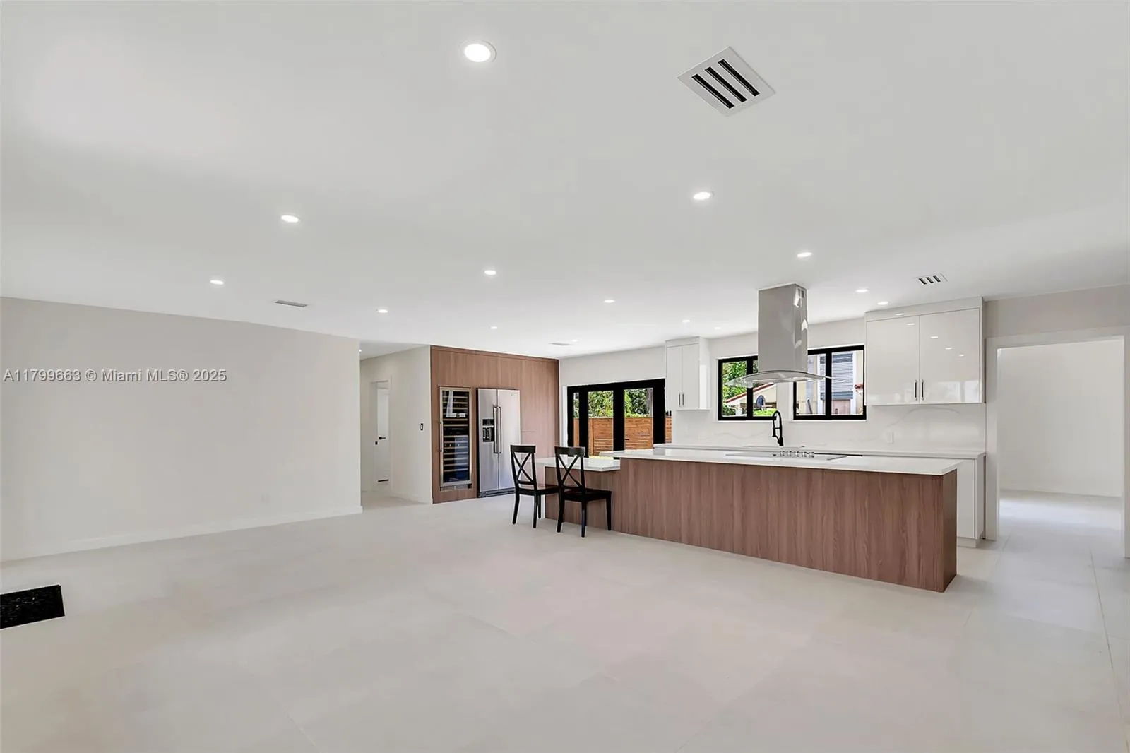 Miami, Florida 33176, United States, 4 Bedrooms Bedrooms, ,3 BathroomsBathrooms,Residential,Active,126586