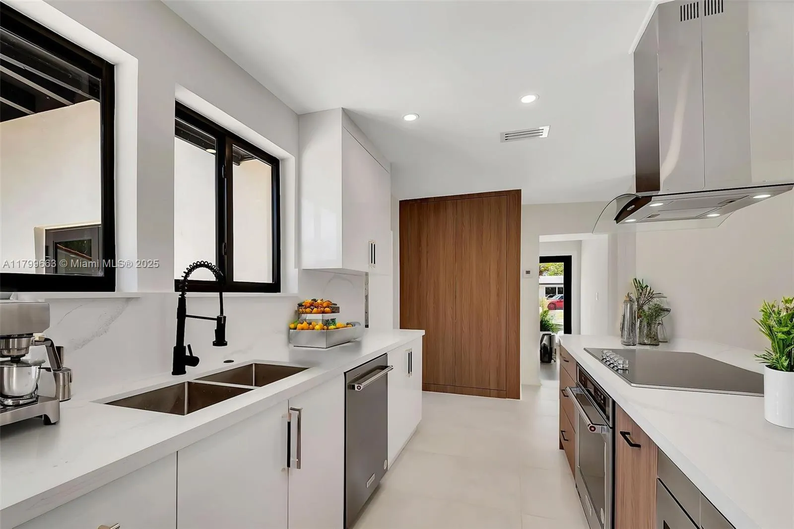 Miami, Florida 33176, United States, 4 Bedrooms Bedrooms, ,3 BathroomsBathrooms,Residential,Active,126586