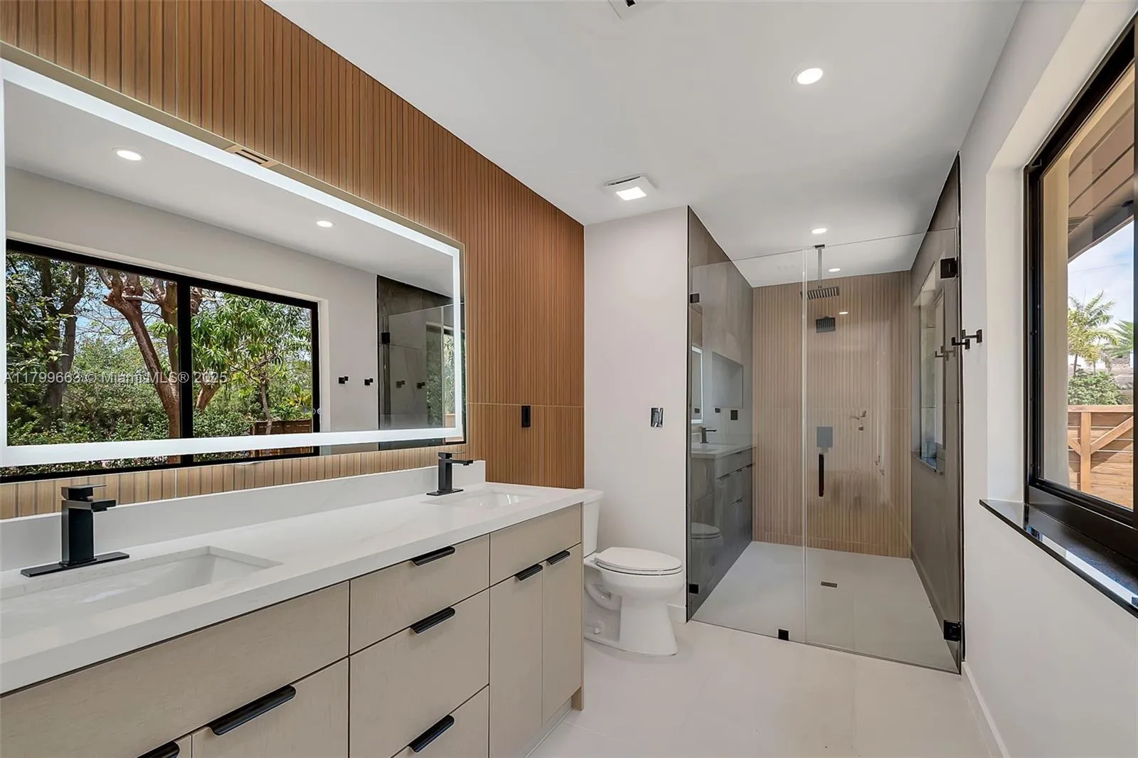 Miami, Florida 33176, United States, 4 Bedrooms Bedrooms, ,3 BathroomsBathrooms,Residential,Active,126586