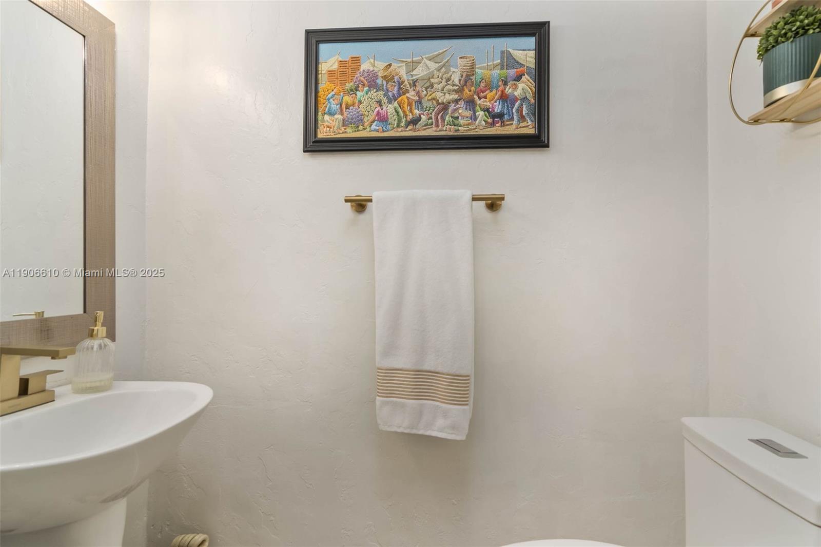 HARBOUR CLUB VILLAS CONDO - Residential