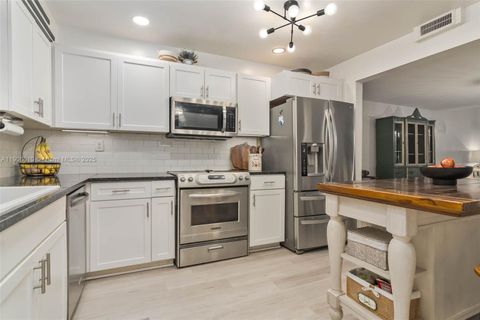 1603 NE 105th St 3-9 Miami Shores FL 33138