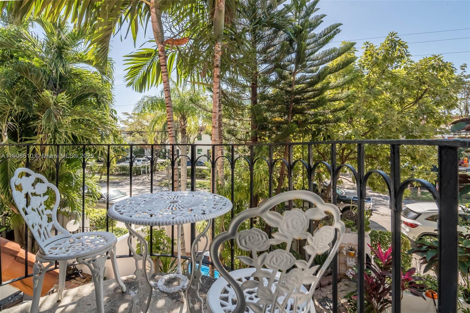 HARBOUR CLUB VILLAS CONDO - Residential