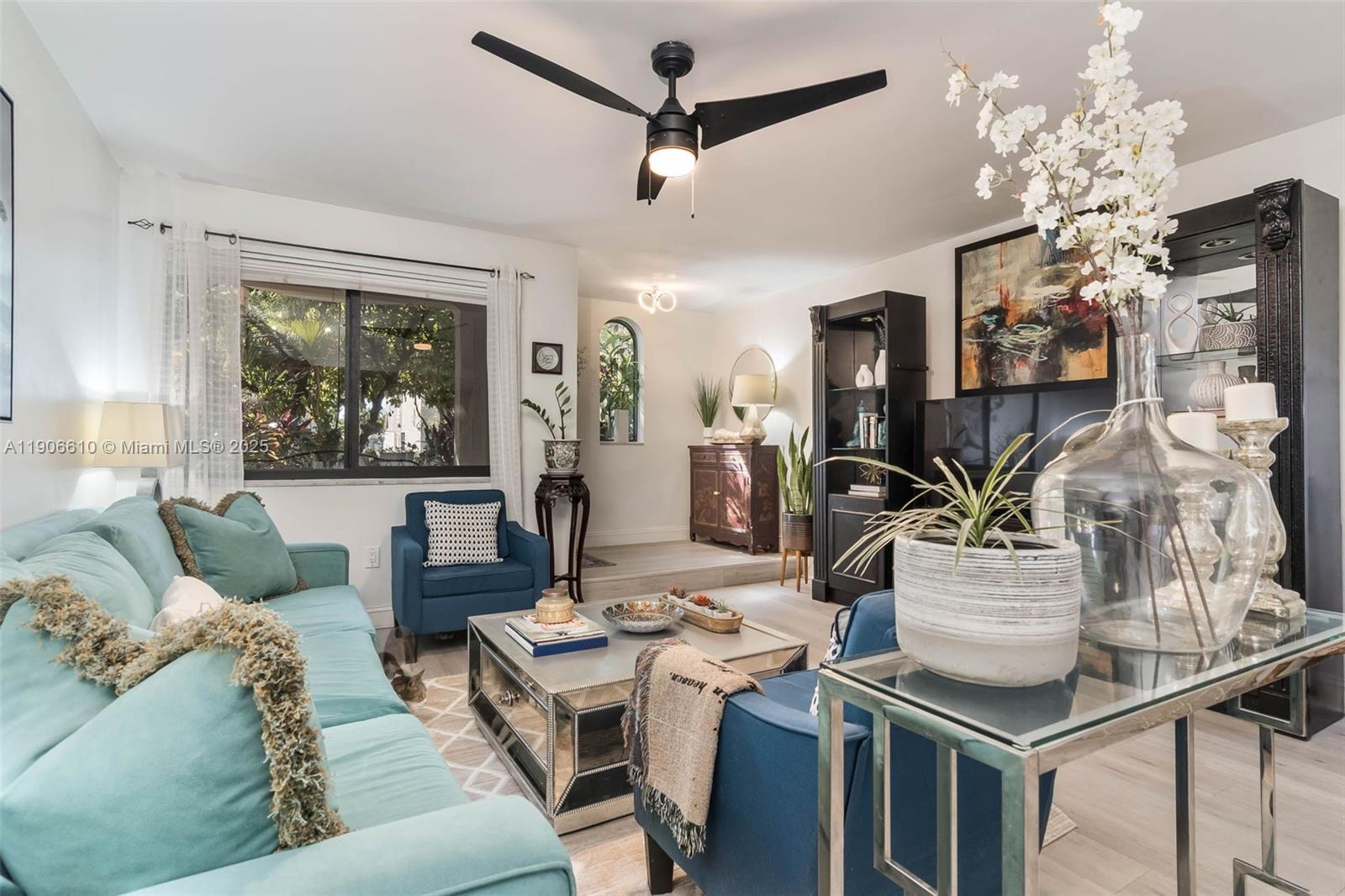 HARBOUR CLUB VILLAS CONDO - Residential