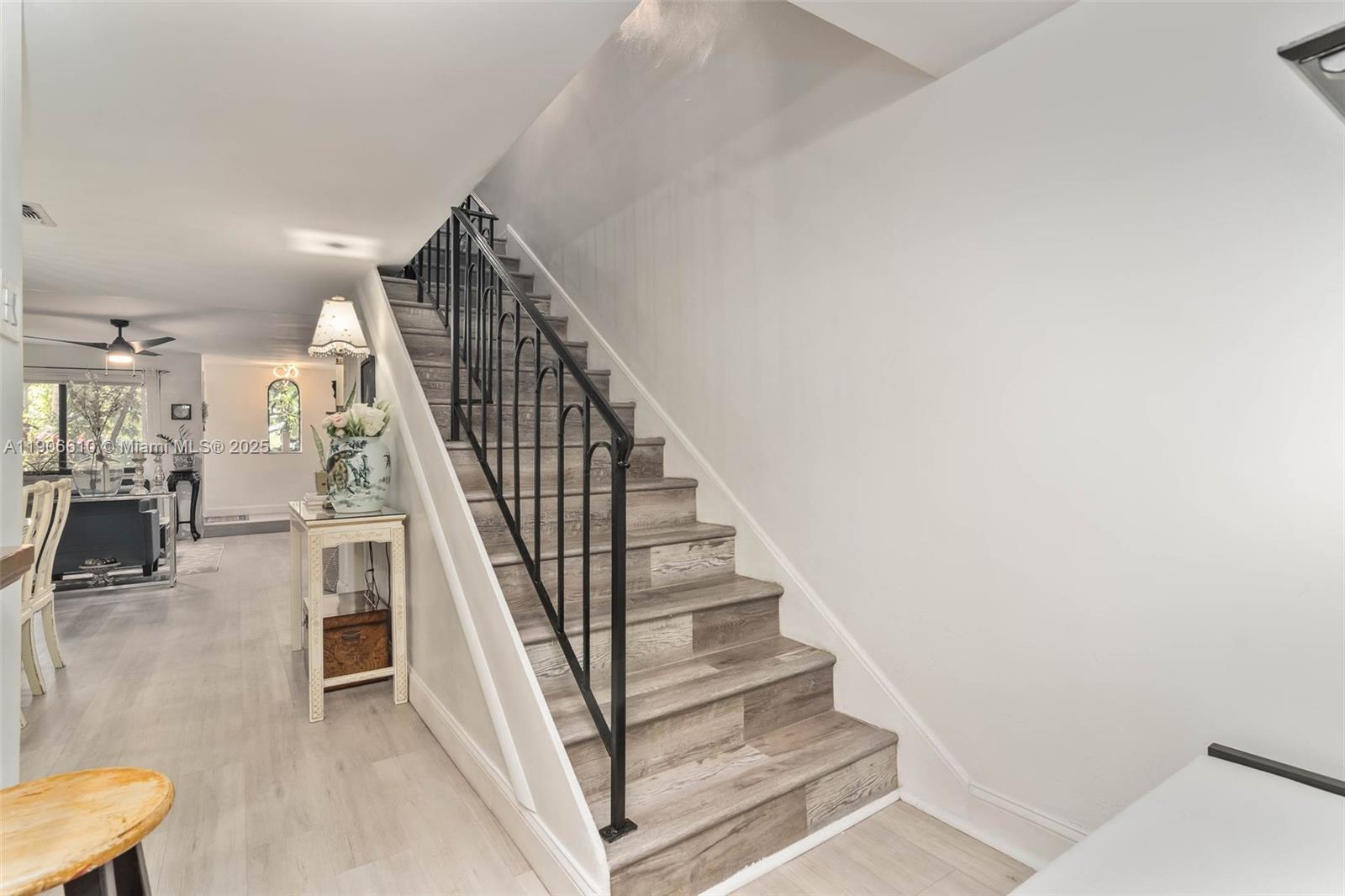 HARBOUR CLUB VILLAS CONDO - Residential