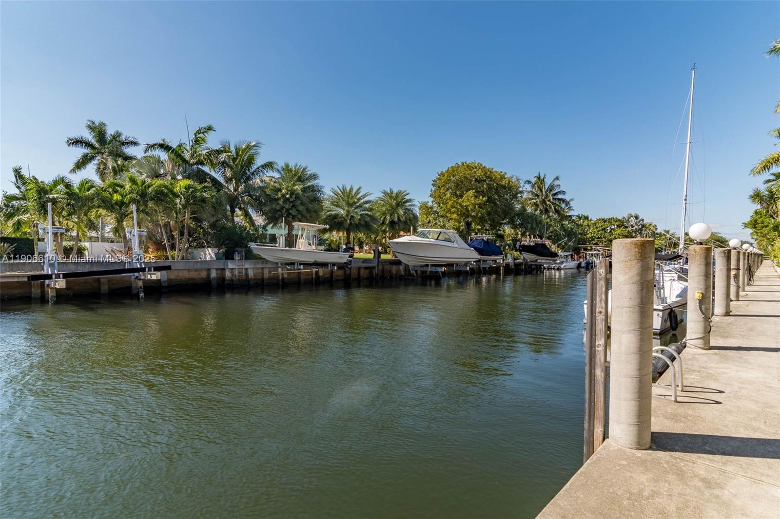 HARBOUR CLUB VILLAS CONDO - Residential