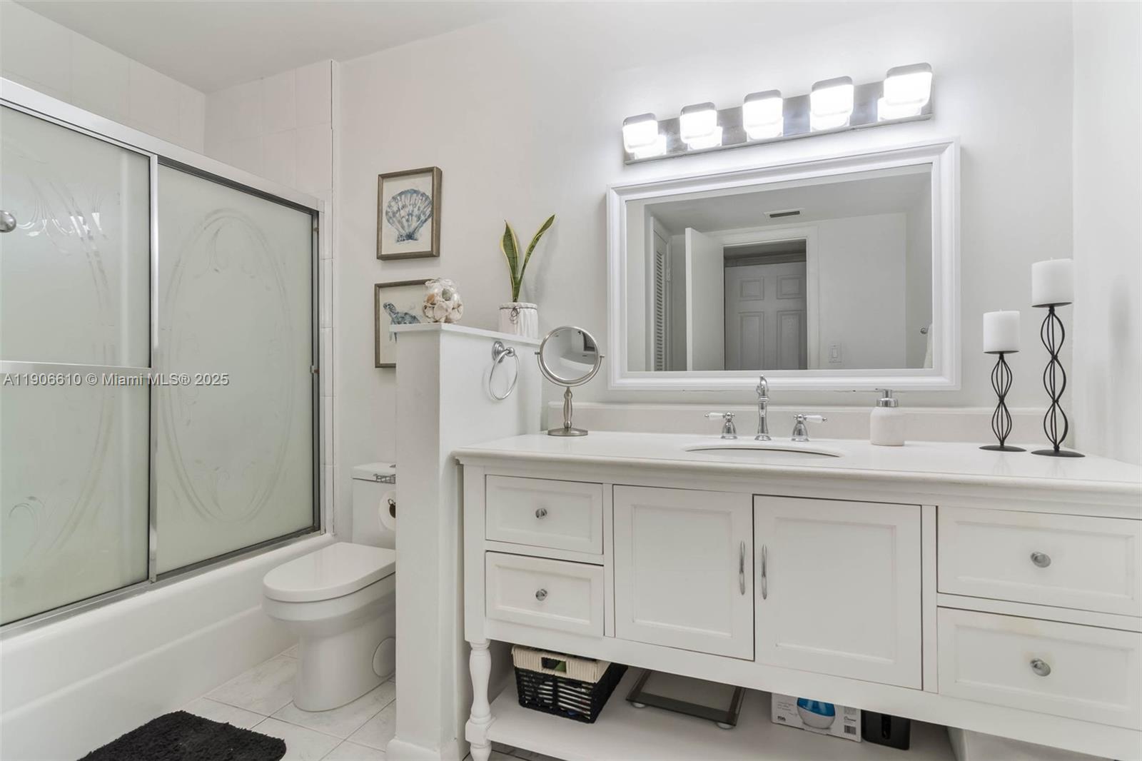 HARBOUR CLUB VILLAS CONDO - Residential