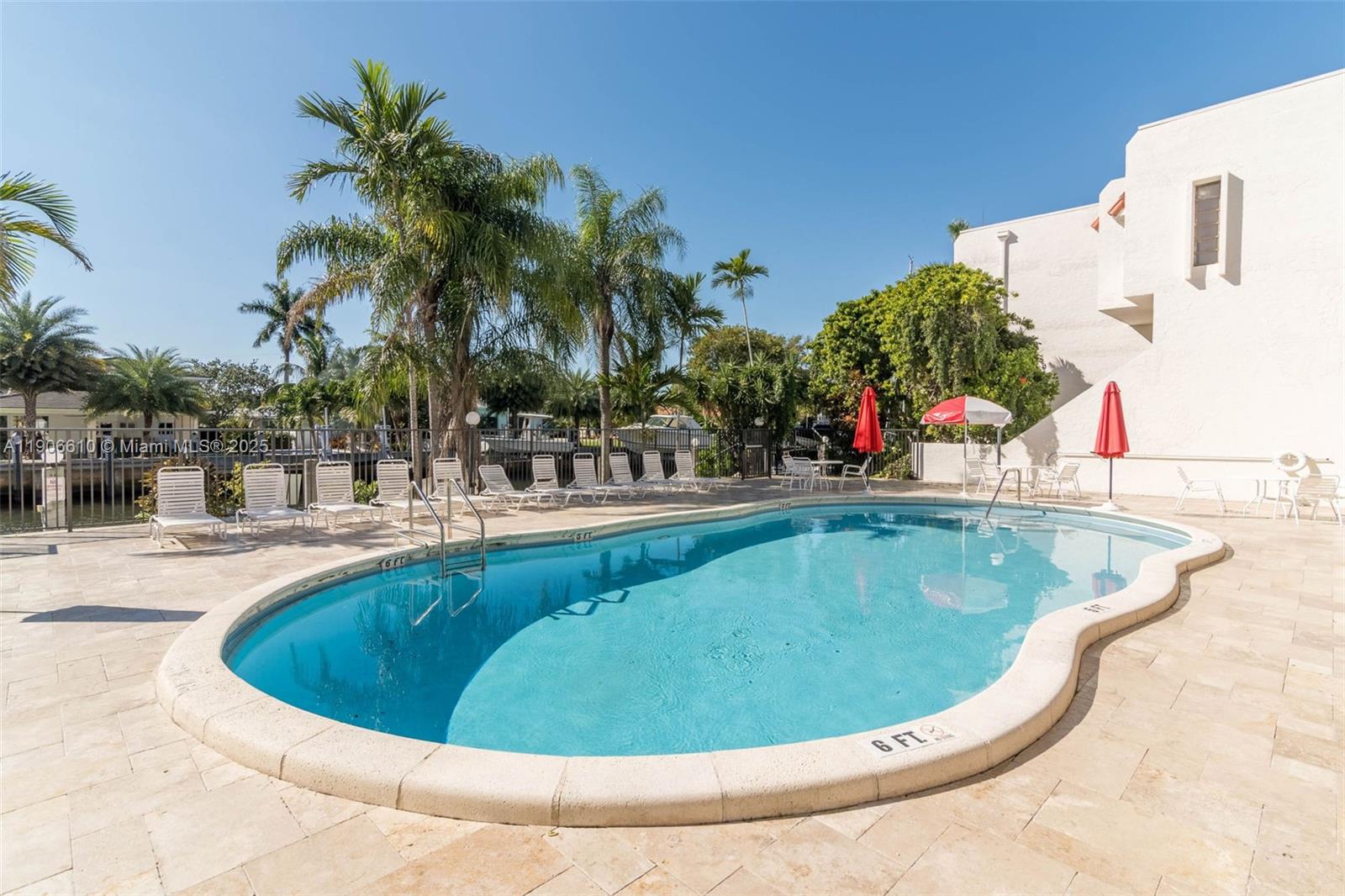 HARBOUR CLUB VILLAS CONDO - Residential