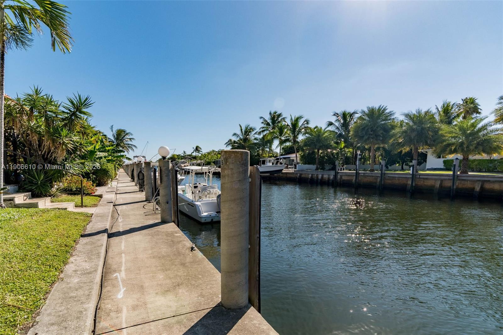 HARBOUR CLUB VILLAS CONDO - Residential