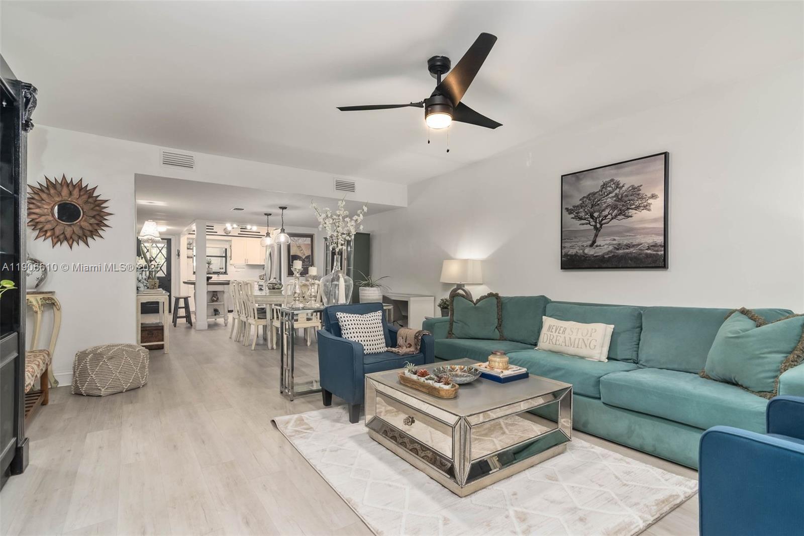 HARBOUR CLUB VILLAS CONDO - Residential