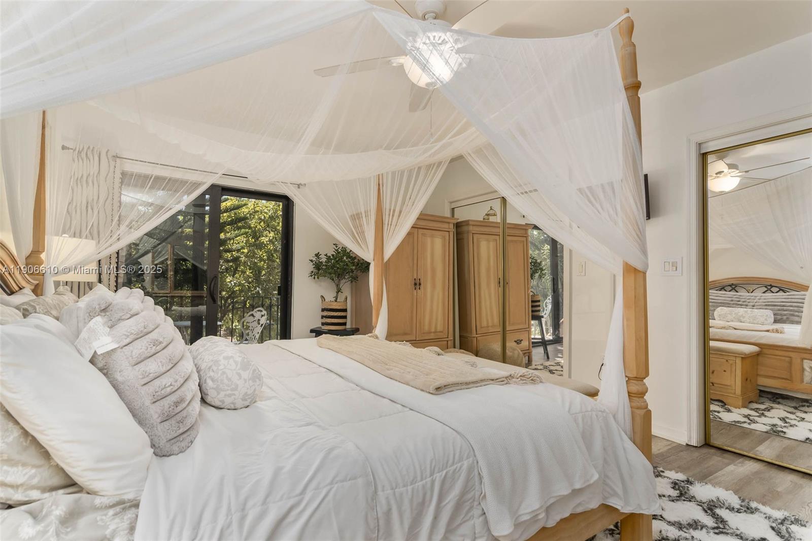 HARBOUR CLUB VILLAS CONDO - Residential