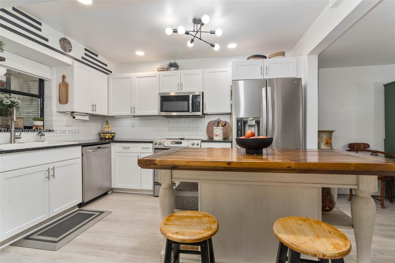 HARBOUR CLUB VILLAS CONDO - Residential