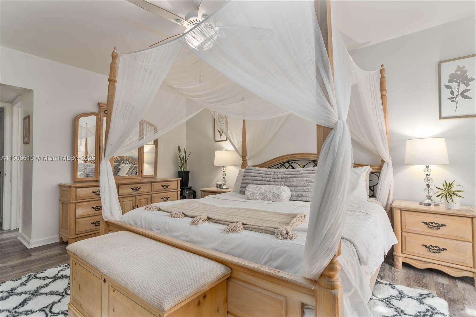 HARBOUR CLUB VILLAS CONDO - Residential