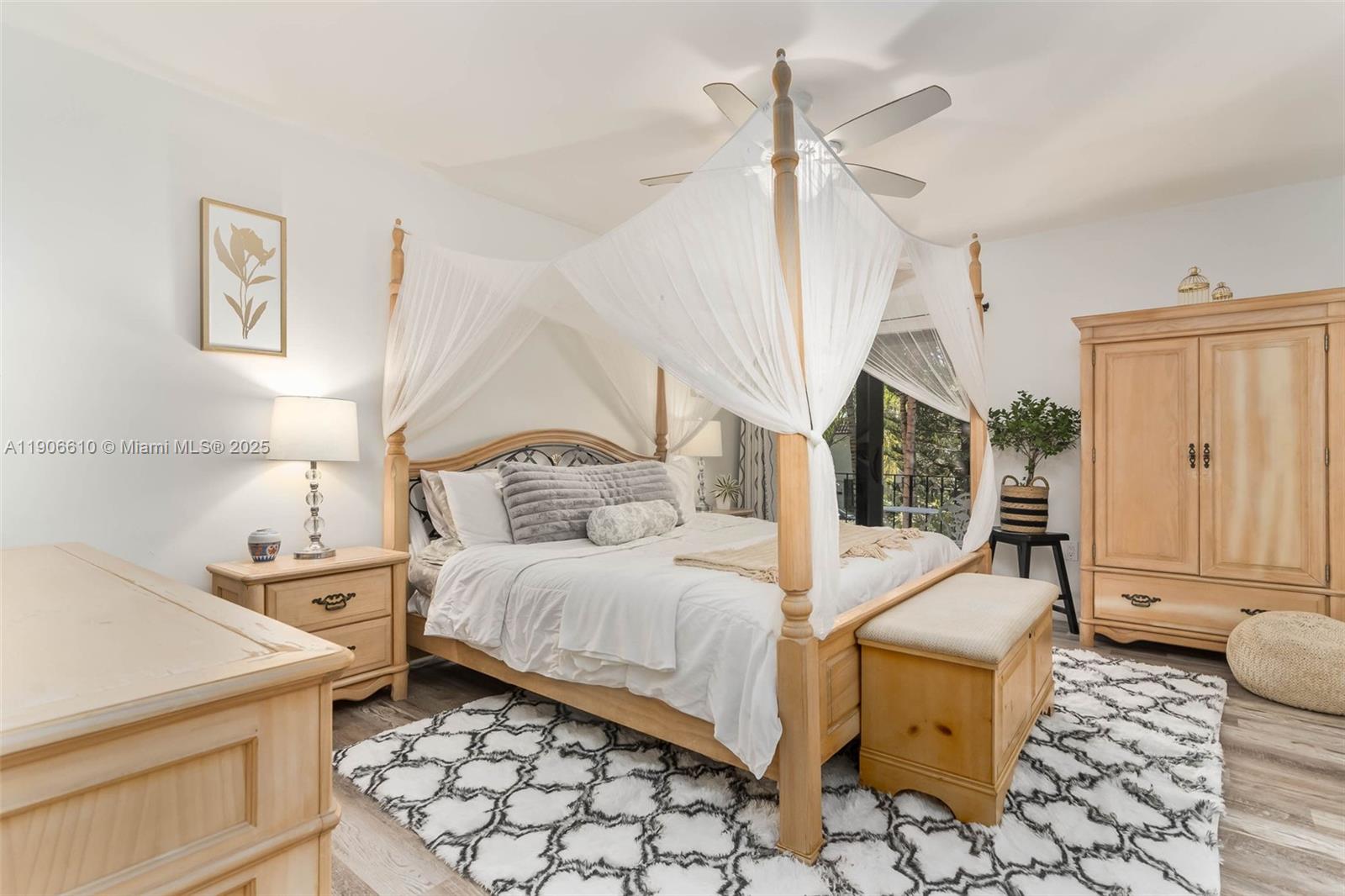 HARBOUR CLUB VILLAS CONDO - Residential