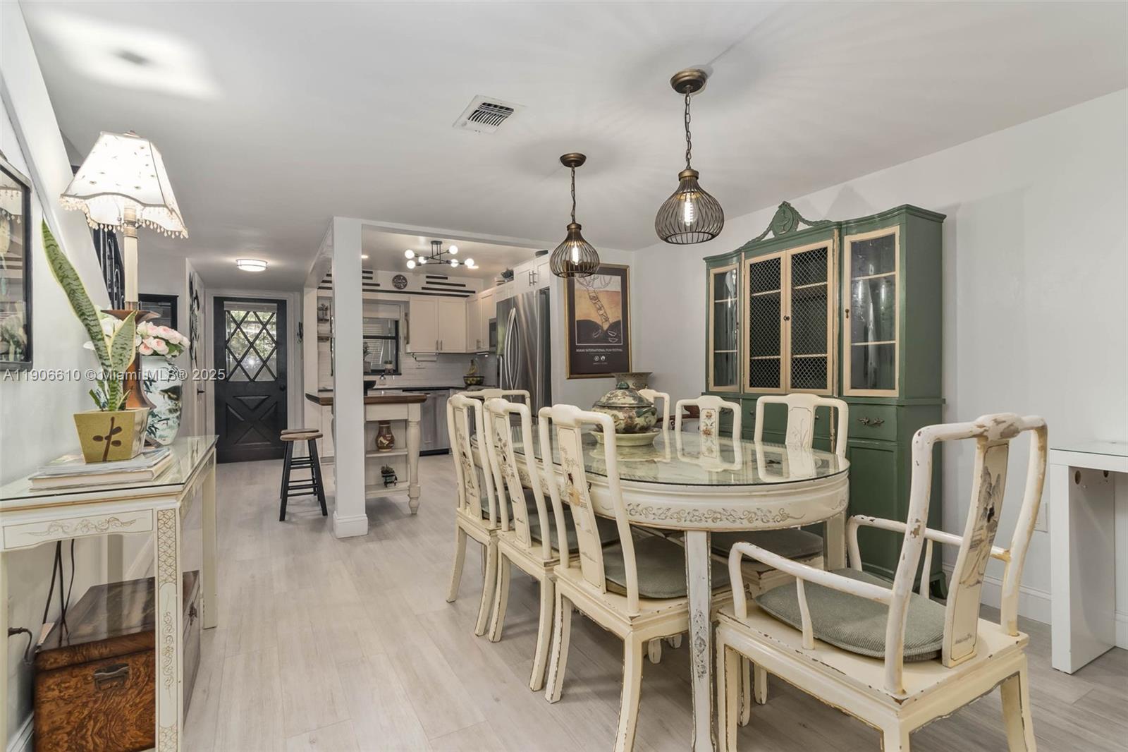 HARBOUR CLUB VILLAS CONDO - Residential