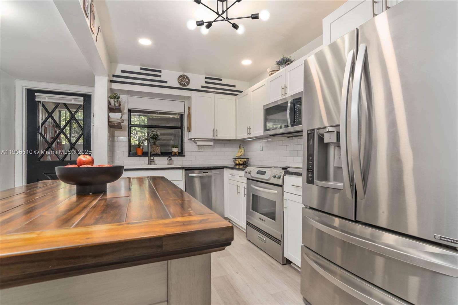 HARBOUR CLUB VILLAS CONDO - Residential